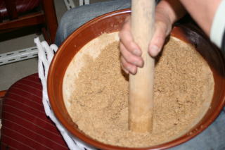 五平餅のたれ　すり鉢で手作り。